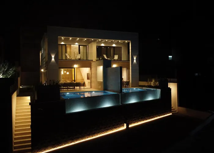 Vakantiehuis In With Jacuzzi Makarska