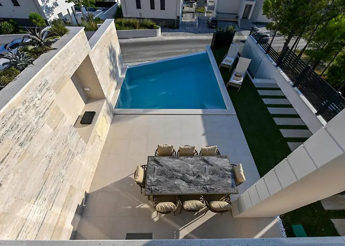 Vakantiehuis In With Jacuzzi *
