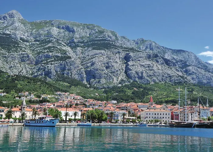 Vakantiehuis In With Jacuzzi Makarska